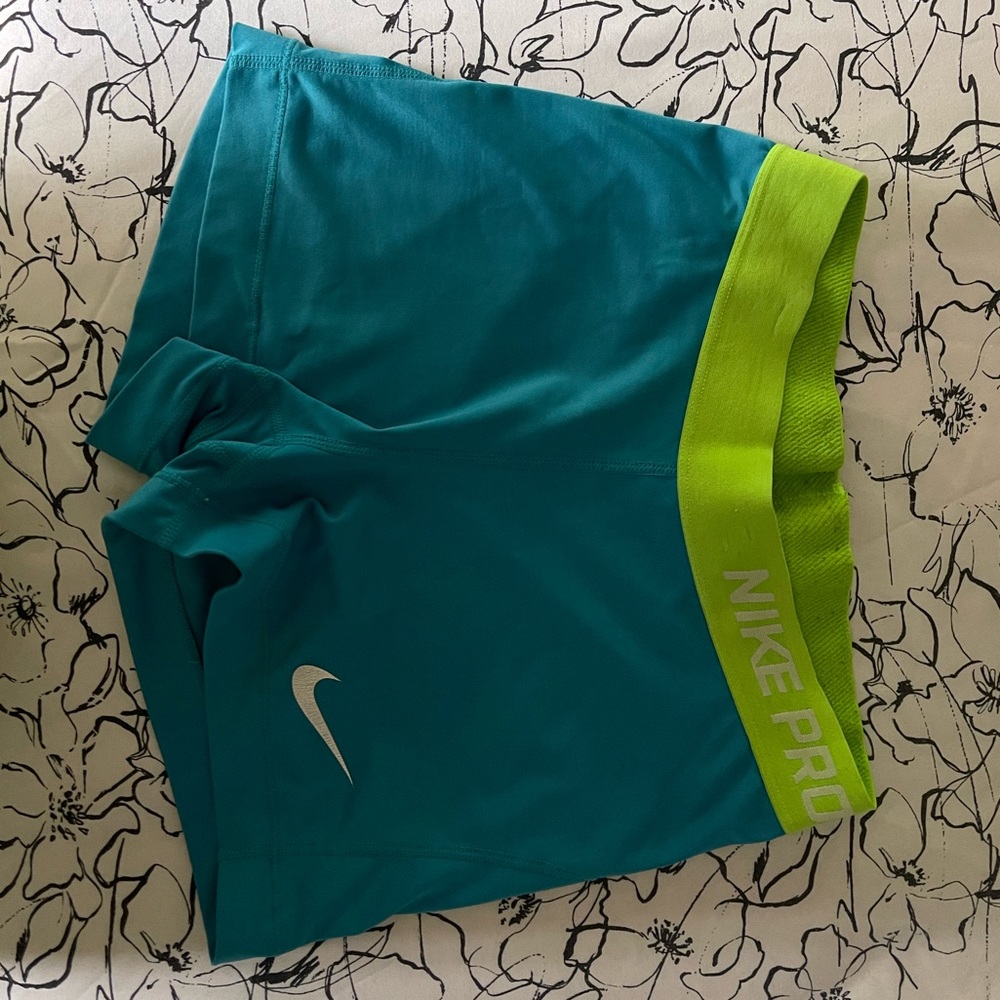Excellent condition, Nike spandex, Size small